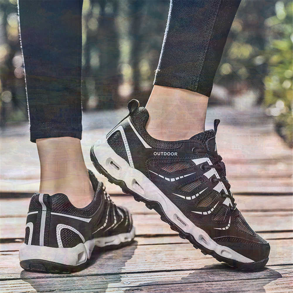 Sumer Round Tip Silver Sneaker - Tech Accessories Ideas 评论和价格